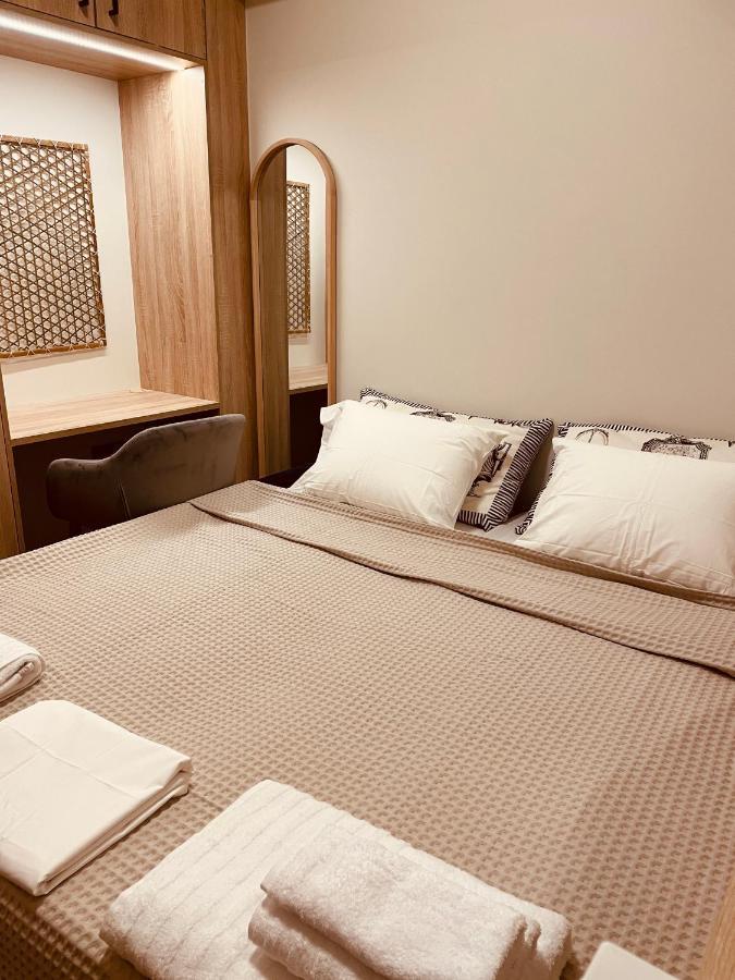 2 Bedroom Apt - Live Like A Local In Kolonaki Atina Dış mekan fotoğraf